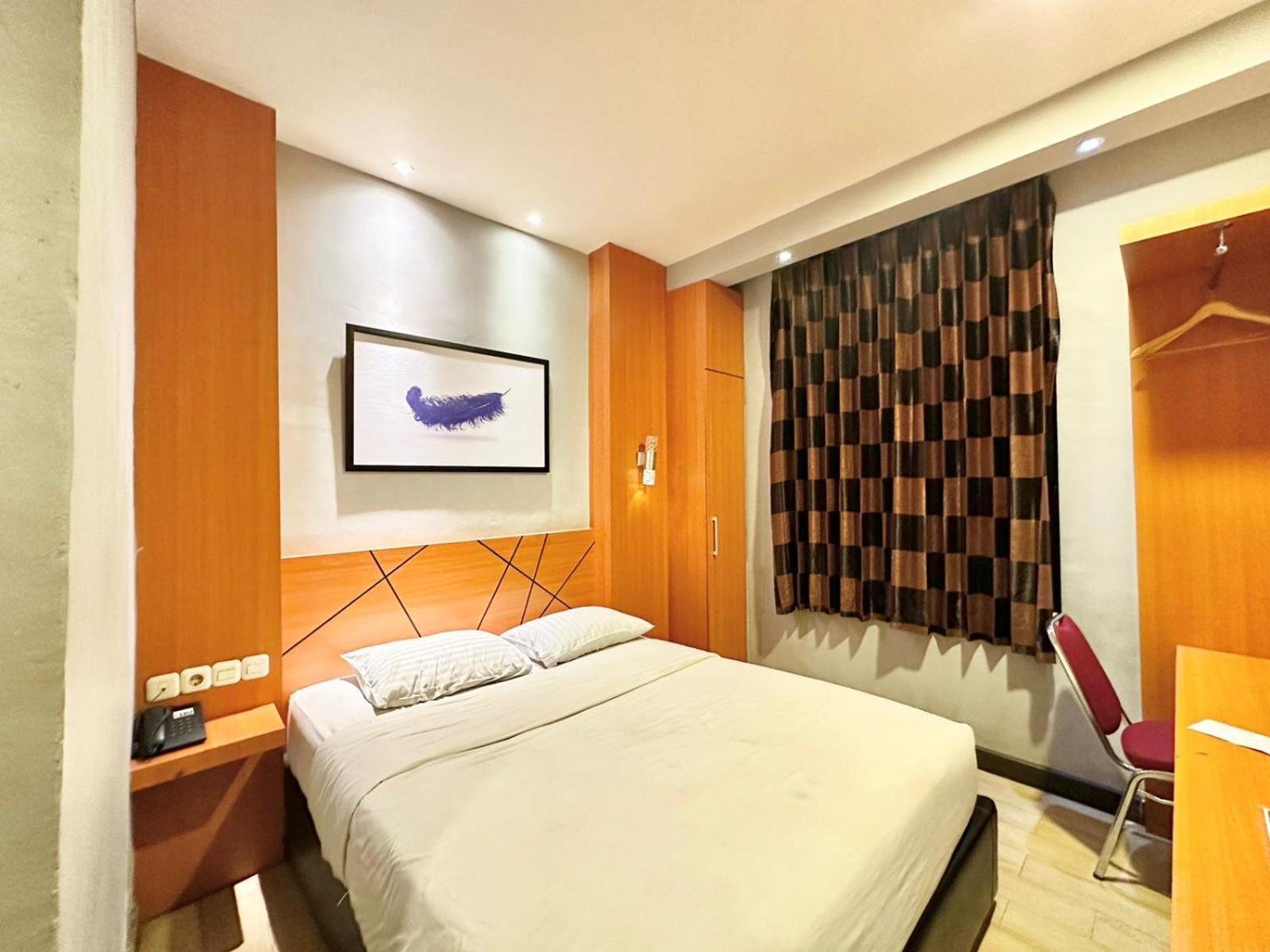 My Home Hotel Pontianak Extérieur photo