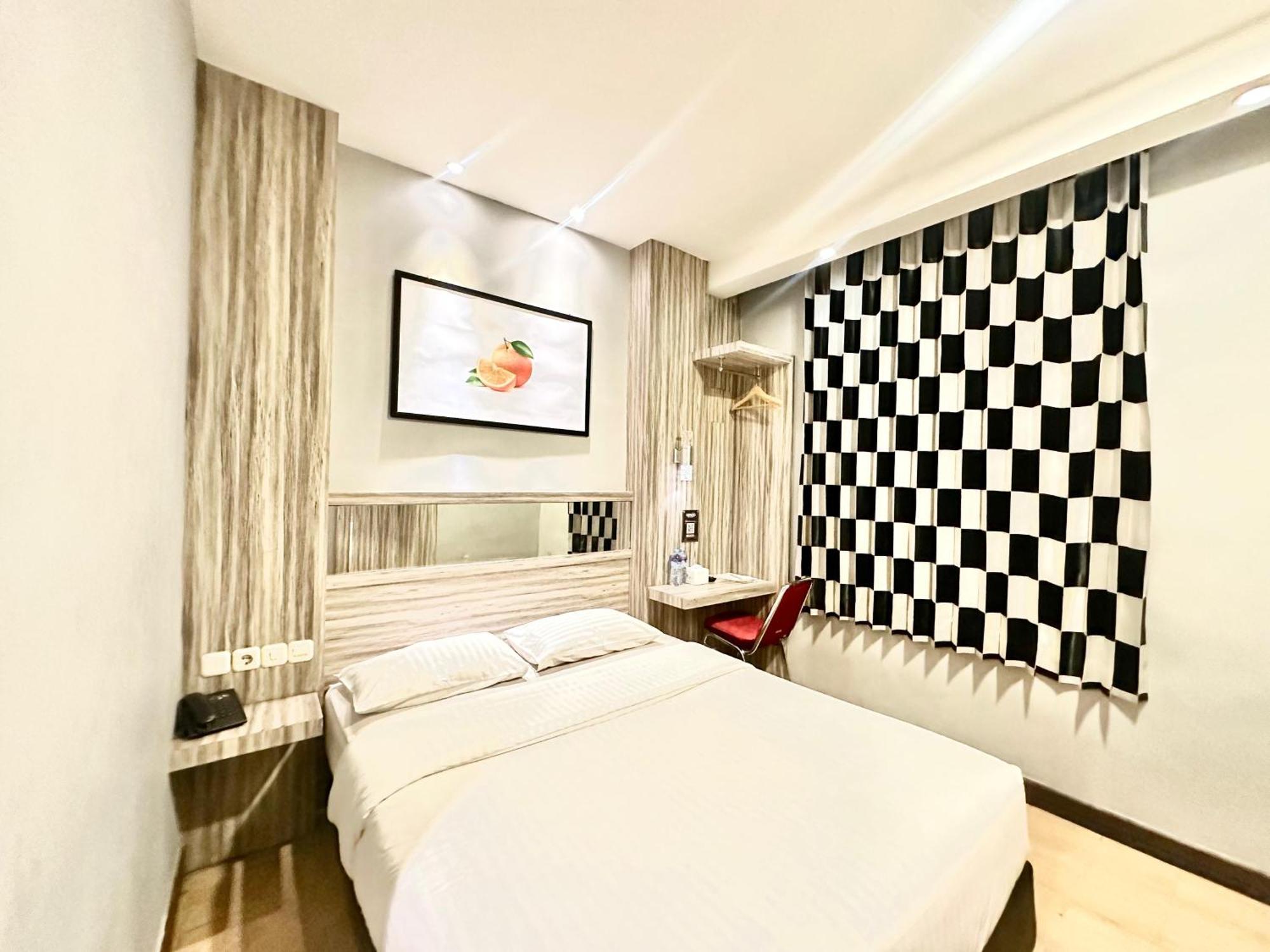 My Home Hotel Pontianak Extérieur photo