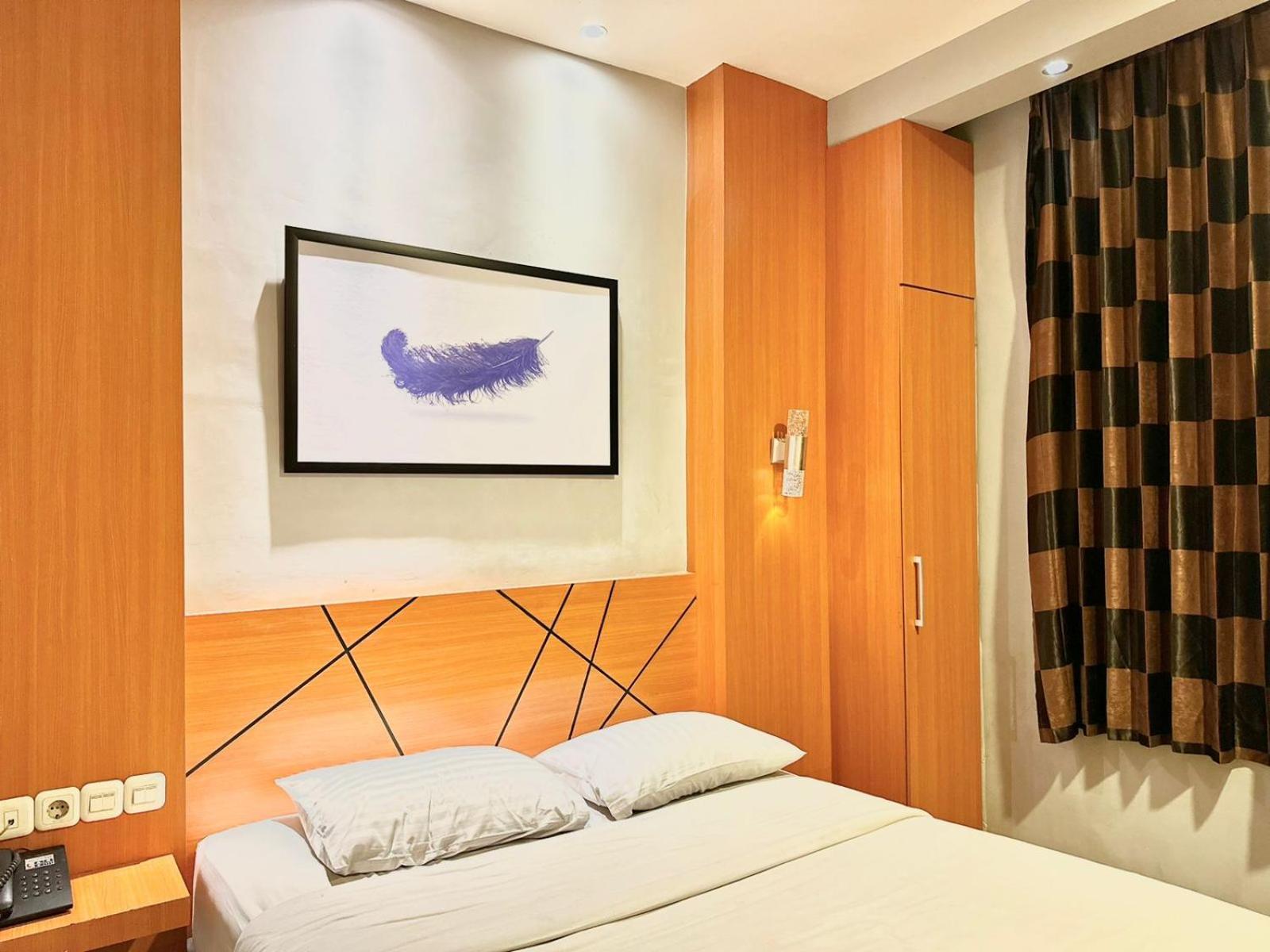 My Home Hotel Pontianak Extérieur photo