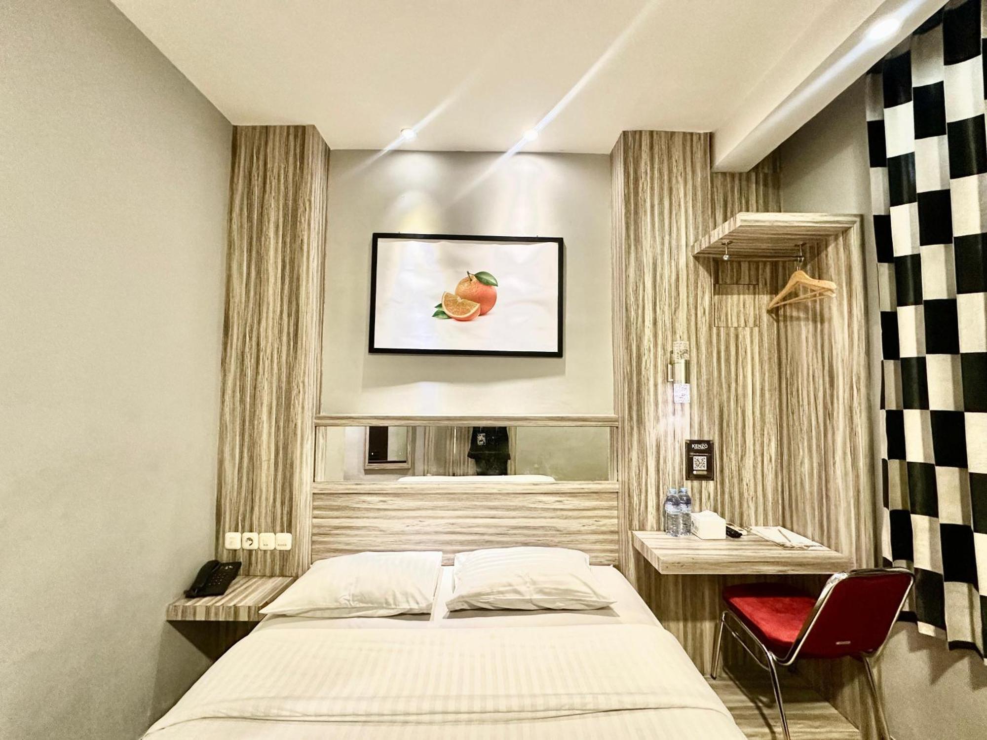 My Home Hotel Pontianak Extérieur photo