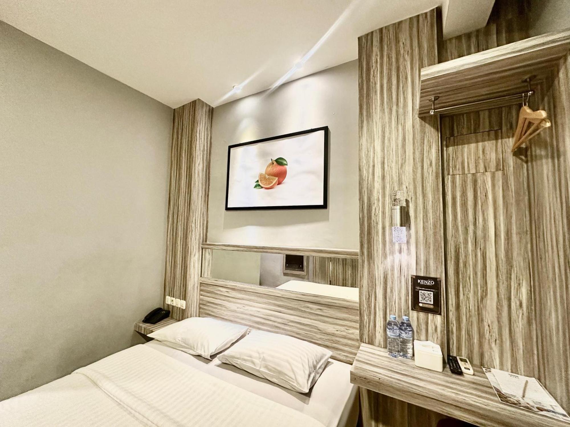 My Home Hotel Pontianak Extérieur photo