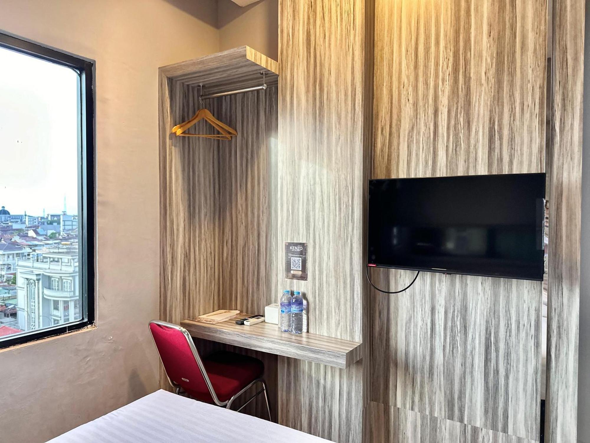 My Home Hotel Pontianak Extérieur photo