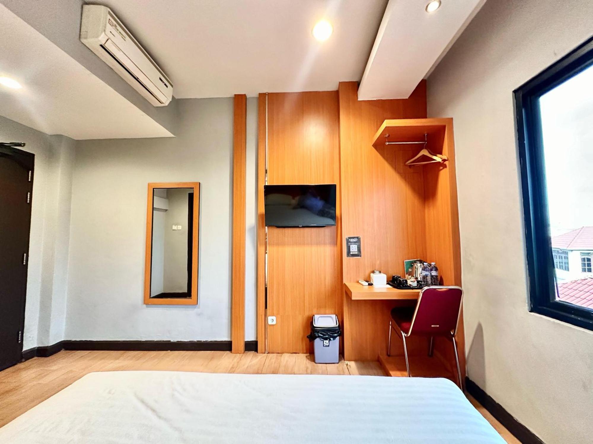My Home Hotel Pontianak Extérieur photo