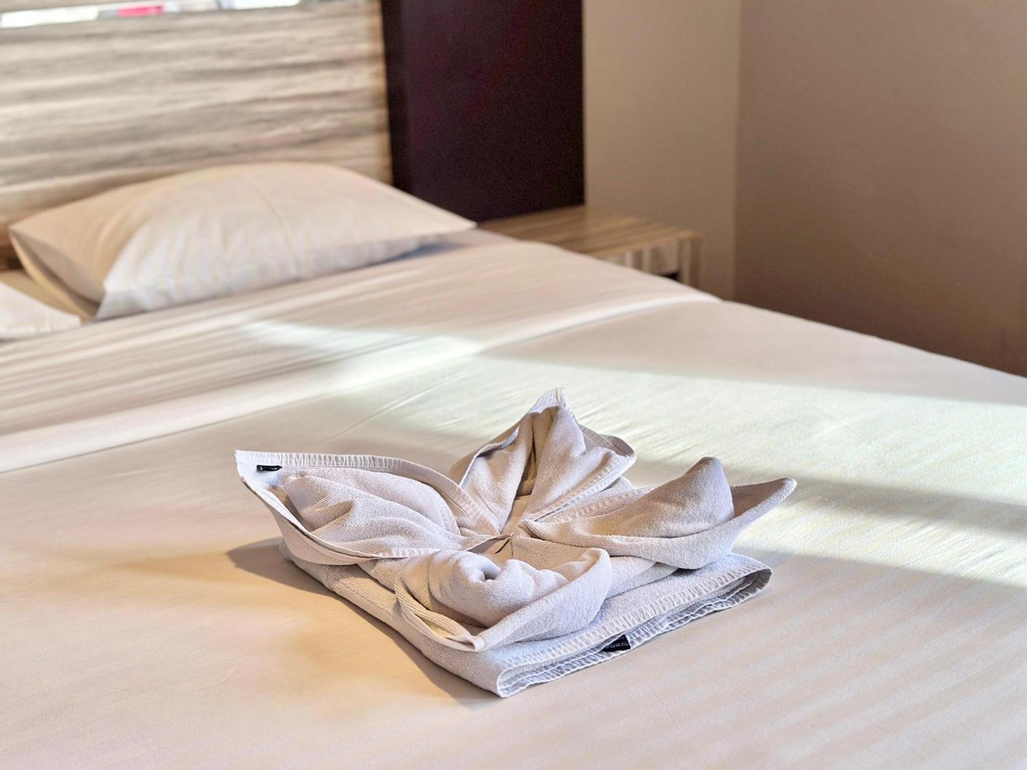 My Home Hotel Pontianak Extérieur photo