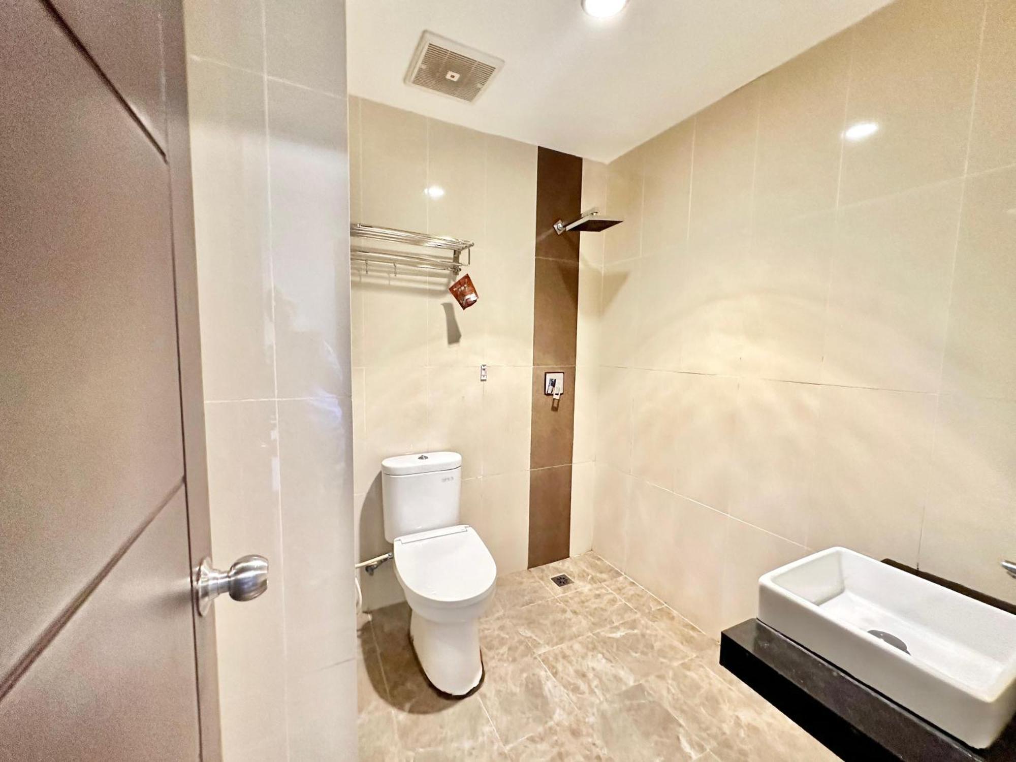 My Home Hotel Pontianak Extérieur photo